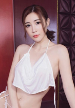 风韵少妇孙梦瑶肌肤白皙美腿修长迷人写真图片