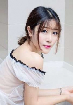 内地优美简单性感美女美胸透明睡衣写真图片