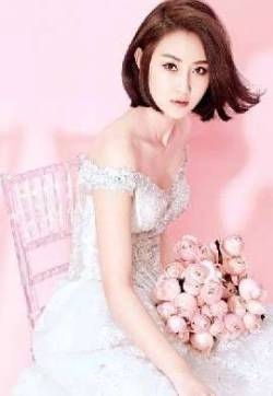 短发粉红女生甜美温馨写真高清壁纸_高清桌面壁纸