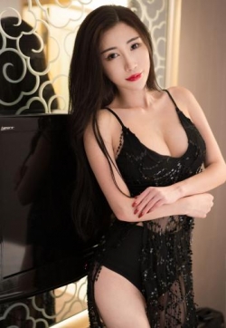 亚洲美女花姐孙梦瑶黑丝美腿红唇娇艳欲滴69美女秀场壁纸图片