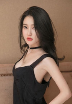 性感美女黑色蕾丝内衣诱惑翘臀写真图片