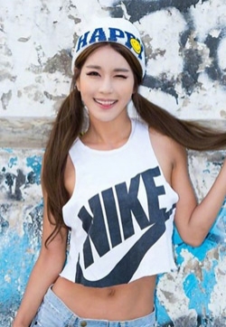 轮滑热裤亚洲美少女阳光写真手机壁纸