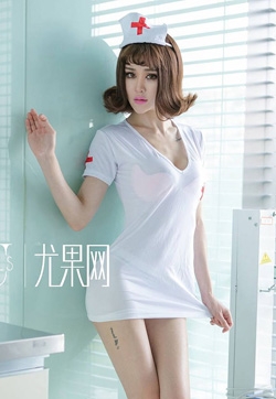 熟女丰满大胸Cheryl青树-小护士情趣主题写真