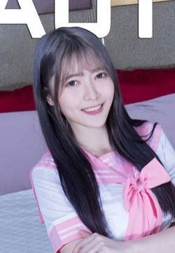台湾丝袜腿模黄品瑄Brindy短裙制服高跟美腿高清写真集