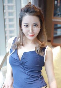 亚洲女人天堂Sugar梁莹眼镜OL主题高清美女模特写真集