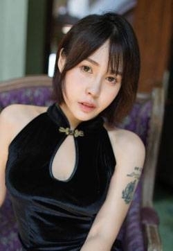 优美图库女神Evelyn艾莉韵味旗袍黑丝美腿巴厘岛旅拍制服图片