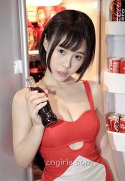 优美图库90后短发Evelyn艾莉大秀性感迷人乳沟高清美女写真图片