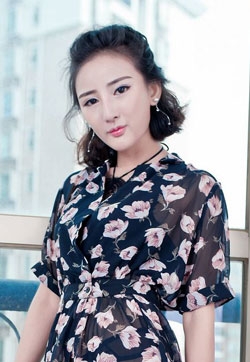 广东广州美女梅哥集性感时尚丝袜美腿一身的秀气妹子高清mm写真集