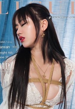 长腿玉足模特然然蕾丝美束网络丽人写真集