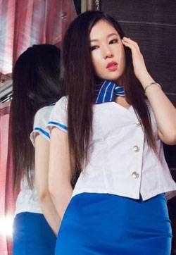 年轻漂亮美女Model佳怡长腿空姐制服丝足上下全集美腿玉足高清大长腿写真图片