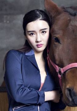 专业模特美女郭婉婷马场青春写真集