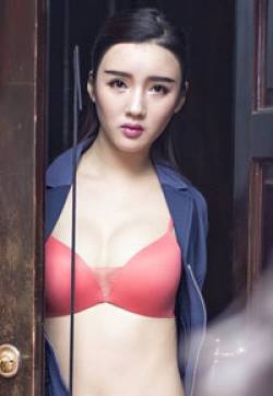 气质女神郭婉婷红纱遮身妩媚动人