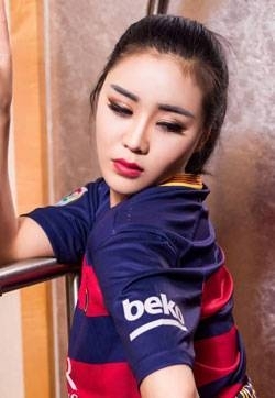 亚洲嫩模灵儿拜仁球迷足球宝贝系列高清美女写真集