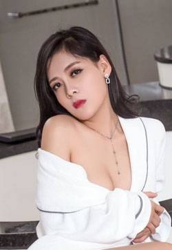 头条女神模特儿林亭音金圣雪性感浴袍高清妹子写真集