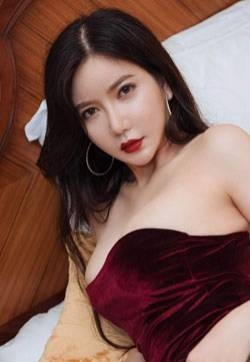 日韩美女巨乳美胸心妍小公主两套服装含连体黑丝哦高清妹子写真集
