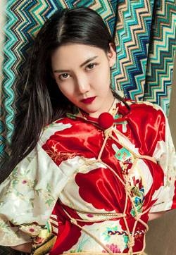 上海美女模特冯雪娇和服之韵写真集