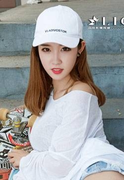 零零后小美女模特筱筱滑板女神丝足写真集