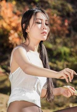 优雅美胸模特张茜茹小茹的美丝之旅高清mm写真集