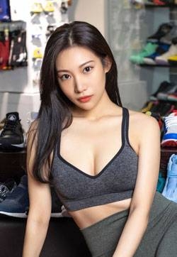 内地90后新晋平面模特小狐狸Kathryn躁动不安的推油系列高清大长腿写真集