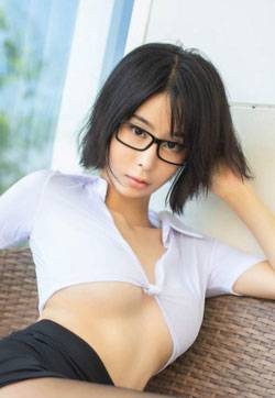 网络美女模特蓝夏Akasha白衬衫黑丝袜的秘书高清mm写真集