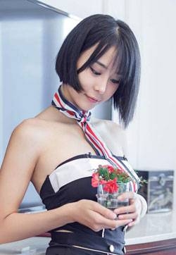 网络美女模特蓝夏Akasha极致黑丝酥胸美腿高清mm写真集