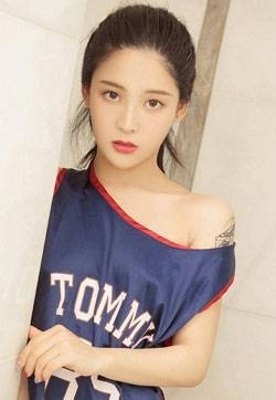 最新1000美女模特凌菲湿透的篮球服高清mm写真集