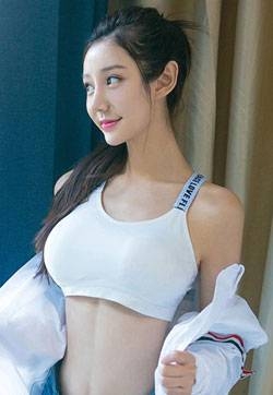 唯一西方美女爆乳靓妹田慕儿雪肤香肩甜美动人高清mm壁纸图片