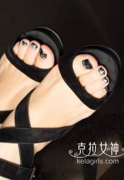 美足大长腿柯瑾黑曜石高清写真集