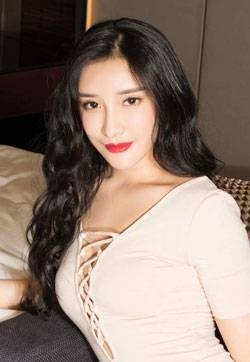 日韩美女模特mm1314小西一路向高清美女写真集
