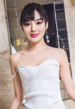 极品少女周熙妍及膝白袜湿身诱惑
