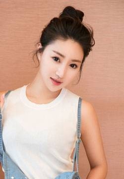 内蒙古美女模特佳琪吊带牛仔透视装薄纱高清妹子写真集