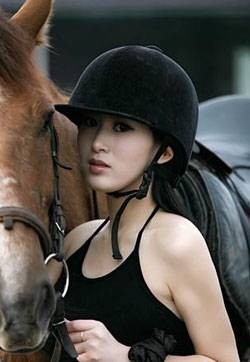 最漂亮好看美女图片Horse-raceDay竹依依高清美女和马壁纸图片