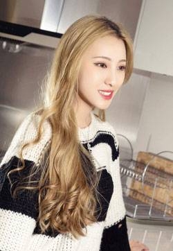 最新美女模特陈莹金发洗衣女郎高清mm写真集
