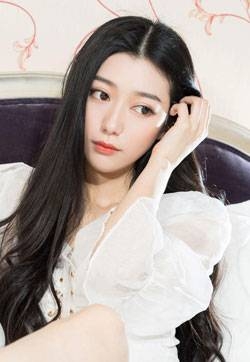 极品美人白嫩116小新云空漫步高清妹子写真集