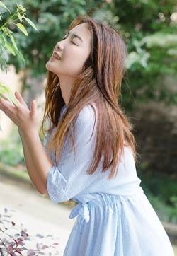 青春美女沈欣雨夏日の西瓜KIM004日本写真集