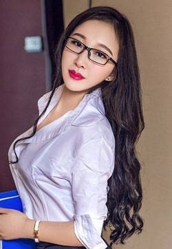 头条女神模特丰腴少妇美纳子透视薄纱秀豪乳翘臀高清写真图集