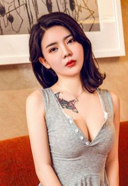 日本美女诱惑陈夕月牙弯弯画中人写真集