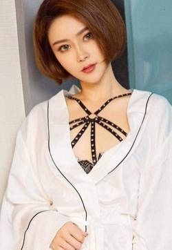 日韩气质美女曲肖肖带刺的玫瑰高清妹子写真集