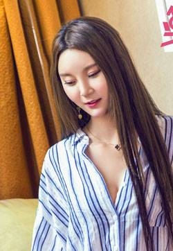 漂亮美女生活照琳琳授乳解衣高清mm写真集