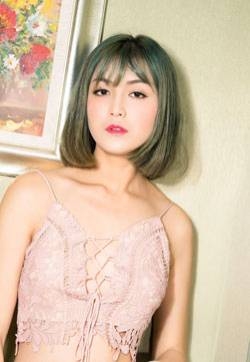网络美女模特朵哈写真图集