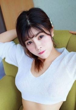亚洲美女模特白甜娇小娇躯身段却凹凸别致高清模特写真集