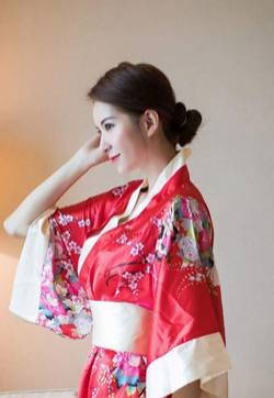 亚洲美女精品陈良玲Carry性感的和服蕾丝美腿私房魅惑高清写真集
