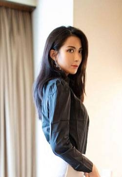 美女精品图片陈良玲Carry黑丝美腿高清模特写真集