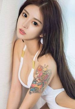 亚洲最纹身美女模特李焮苒黑白空间高清妹子写真集