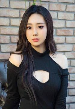 韩国火辣美女模特丰韵美少妇夏梓诺低胸爆乳后翘臀展b美女写真