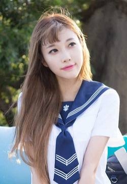 台湾模特花花嫩模sugar小甜心CC半裸只穿围裙美女图片