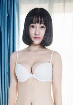 亚洲美女模特小探戈透视蕾丝内衣高清写真集
