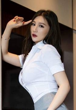 日韩制服模特顾桥楠让人无法抵御的秘书黑丝OL高清写真集