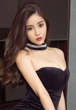 亚洲诱人美女大奶牛美少妇王慧慧丰满鲍鱼后翘臀展阴美女写真