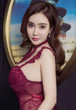 日韩性感尤物林依娜丰满巨乳黑蕾丝网袜勾魂美女图片